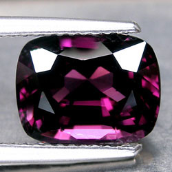 Роскошная пурпурно-красная шпинель 4,29 карат
