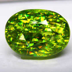 Великолепный зеленый сфен 4,69 карат