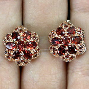 Симпатичные серьги с гранатами