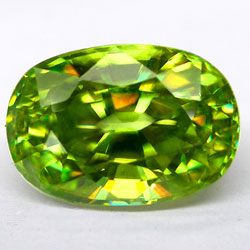 Роскошный зеленый сфен 3,79  карат