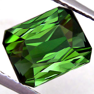 Чистейший сочно-зеленый турмалин 3,2 карат