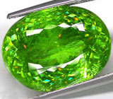 Эксклюзив! Роскошный зеленый сфен 8,77 карат 