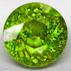 Зеленый сфен 2,28 карат