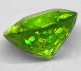 Зеленый сфен 2,28 карат 