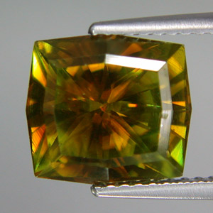 Сфен авторской огранки 5,04 карат