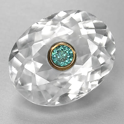 Голубой бриллиант в бесцветном цирконе