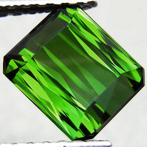 Сочно-зеленый турмалин 2,77 карат