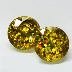 Пара золотистых сфенов 2,05 карат
