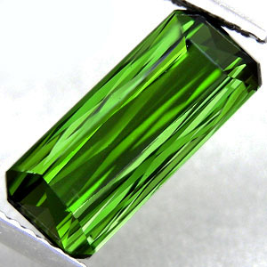 Чистейший зеленый турмалин 3,53 карат