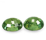 Пара демантоидов гранатов 2,45 карат 