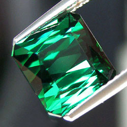 "Неоновый" турмалин 2,69 карат 