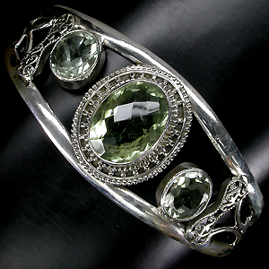 Браслет с зелеными аметистами