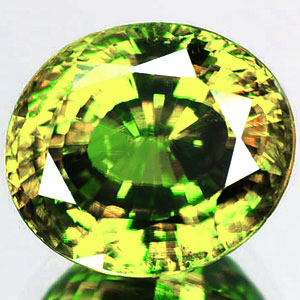 Эффектный сфен 3,87 карат