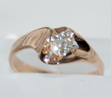 Элегантное кольцо с бриллиантом огранки "Принцесса"