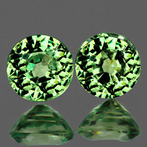 Пара отборных демантоидов 0,92 карат