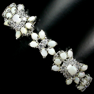 Браслет с белыми solid опалами