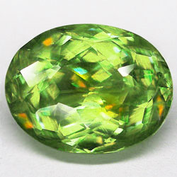 Зеленый сфен 3,26 карат