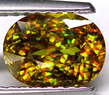 Превосходный золотистый сфен 1,67 карат