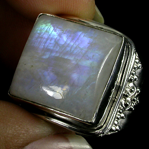 Крупный перстень с лунным камнем