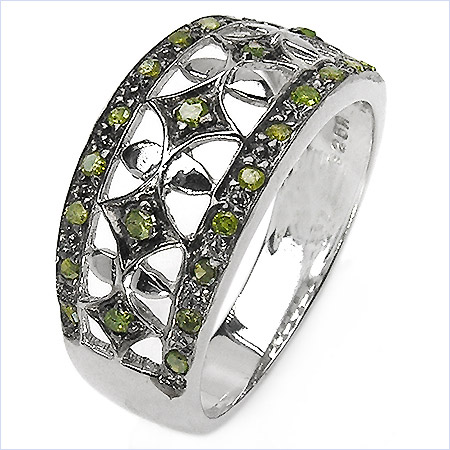 Кольцо с зелеными бриллиантами