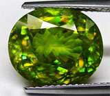 Крупный зеленый сфен 8,97 карат 