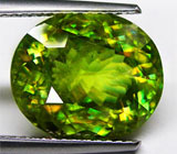 Крупный зеленый сфен 8,97 карат 