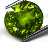 Крупный зеленый сфен 8,97 карат 