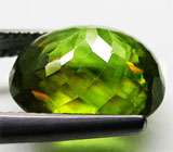 Крупный зеленый сфен 8,97 карат 