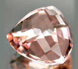 Персиково-розовый морганит 9,16 карат 