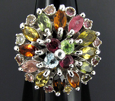 Яркое кольцо с турмалинами, топазами и перидотами