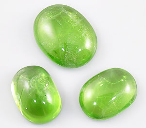 Набор из 3 кабошонов перидотов 42,5 карат