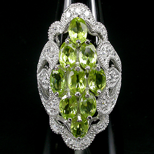 Великолепное кольцо с перидотами