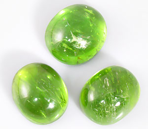 Набор из 3 кабошонов перидотов 45,3 карат