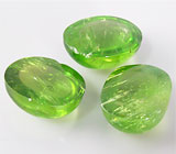 Набор из 3 кабошонов перидотов 45,3 карат 
