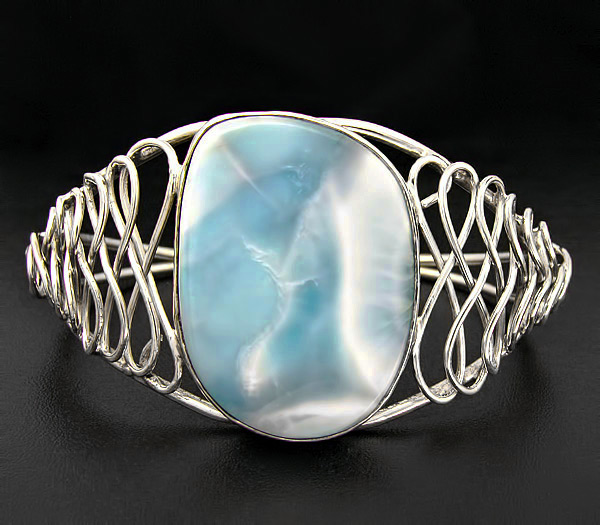 Ажурный браслет с крупным доминиканским ларимаром