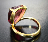 Золотое кольцо с крупным вишневым рубеллитом турмалином 8,77 карата и бриллиантами