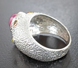 Серебряное кольцо cо зведчатым корундом 3,09 карата и перидотами