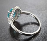 Праздничное серебряное кольцо с «неоновым» апатитом и разноцветными сапфирами