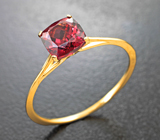 Золотое кольцо с ярким вишневым альмандином гранатом 1,53 карата