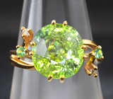 Золотое кольцо с ярким «неоновым» полихромным турмалином 4,82 карата, цаворитами и бриллиантами