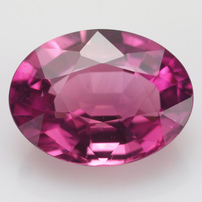 Розовый ювелирный камень название. Розовый сапфир падпараджа. Сапфир розовый маркиза 7*3.5. Розовый прозрачный камень. Розовый камень в ювелирных.