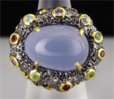 Кольцо из серебра 925 пробы с халцедоном и самоцветами