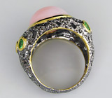 Кольцо из серебра 925 пробы с розовым опалом и цаворитами. Серебро 925