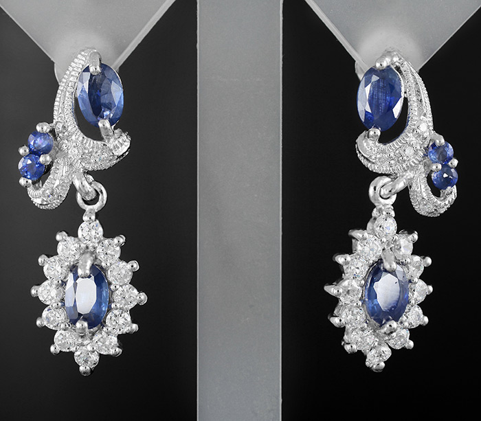 Прелестные серьги с синими сапфирами