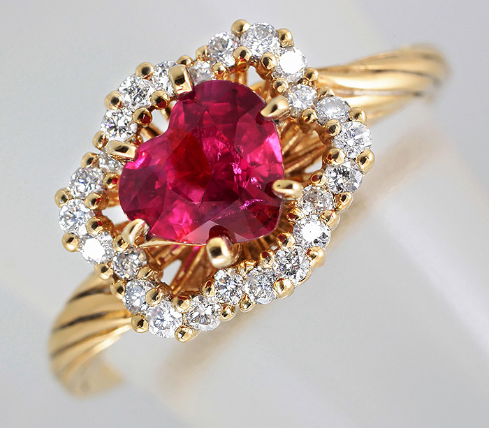 кольцо с красным турмалином. кушон огненная роза бриллиант. кулон мюз рубин. рубин цезаря турмалин. алькор кольцо с рубином.