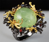 Кольцо из серебра 925 пробы с пренитом и разноцветными сапфирами