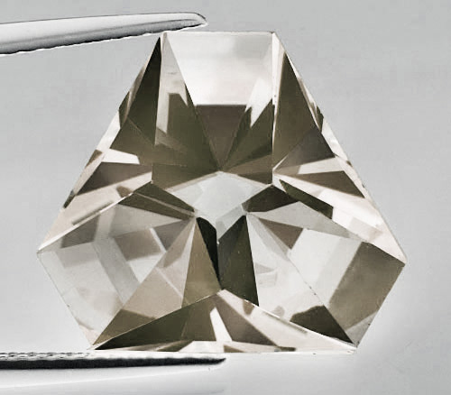 Топаз авторской огранки "Glar Bright" 12,2 карат