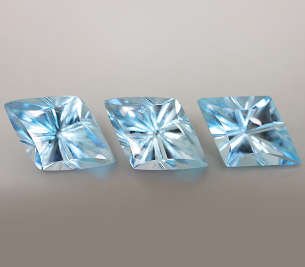 Набор из 3 топазов авторской огранки 8,12 карат