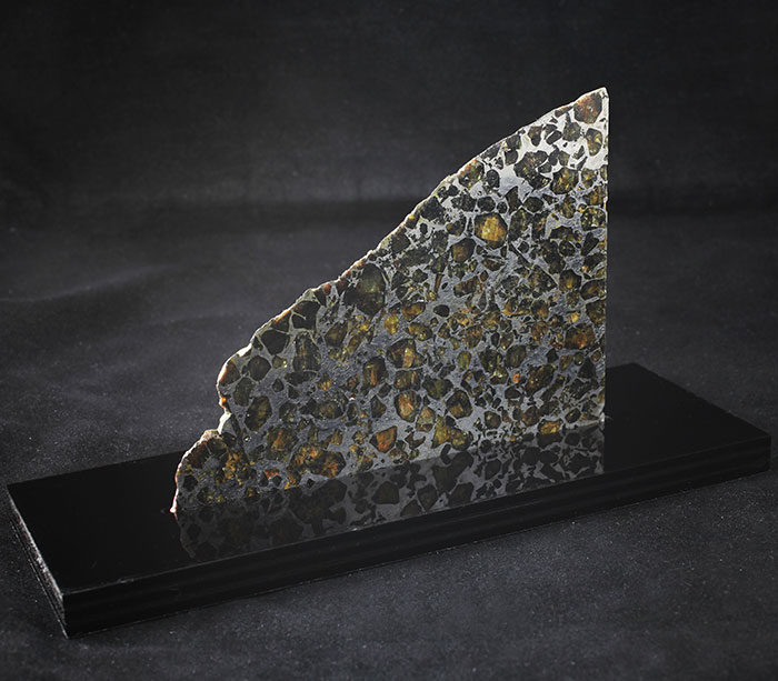 металлический метеорит. из метеорита. метеорит муонионалуста кольцо. метеорит царев. метеорит "сеймчан" с вкраплениями палласита.