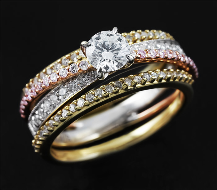 Тройное золотое кольцо. Тройное кольцо с бриллиантами. Кольцо с тремя бриллиантами. Тройное кольцо золотое с бриллиантом. Кольцо золото три бриллианта.